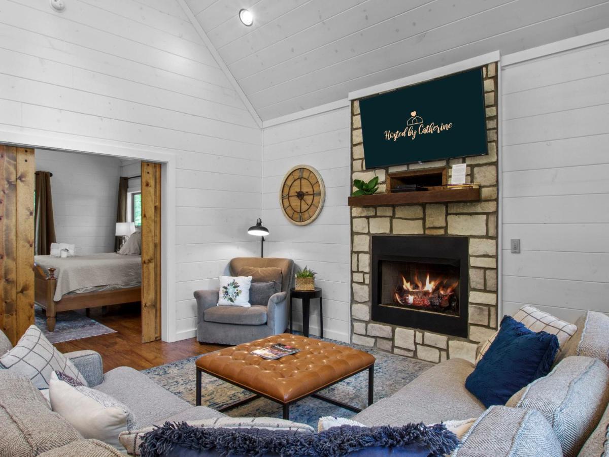 Stunning Luxury Cabin W Hot Tub And Fire Pit Holy Shiplap Is Perfect Romantic Couples Getaway Broken Bow Exterior photo