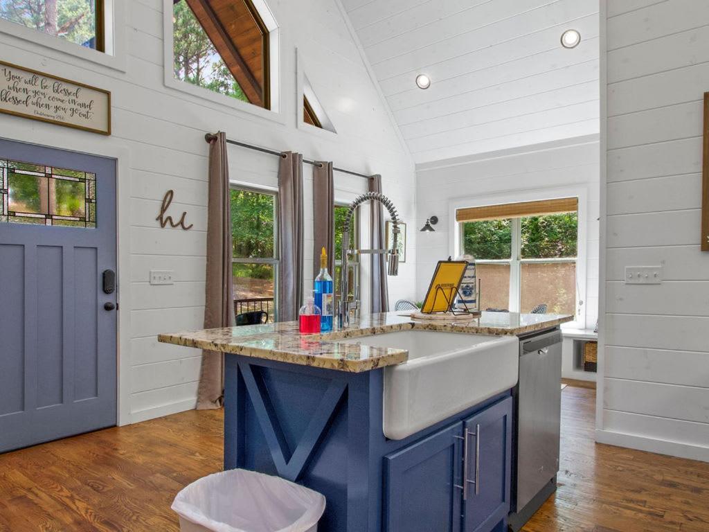 Stunning Luxury Cabin W Hot Tub And Fire Pit Holy Shiplap Is Perfect Romantic Couples Getaway Broken Bow Exterior photo